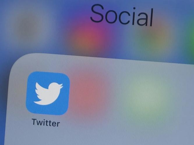 Twitter Tests ‘Dark Mode’ Scheduling 